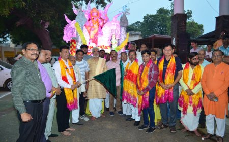गौशाला बनी गोकुल और मथुरा, नगर में आमंत्रण देने निकले गणेश जी पर हुई पुष्प वर्षा