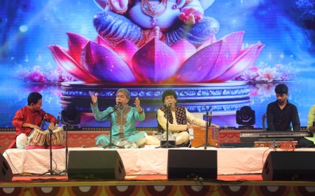 ब्रज रज उत्सव में भजन और गजल गायक पद्मश्री उस्ताद अहमद हुसैन और मोहम्मद हुसैन ने बांधा शमां