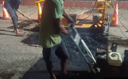 अब रोड रिपेयरिंग मशीन से सड़कों के गड्ढे भरवा रहा नगर निगम