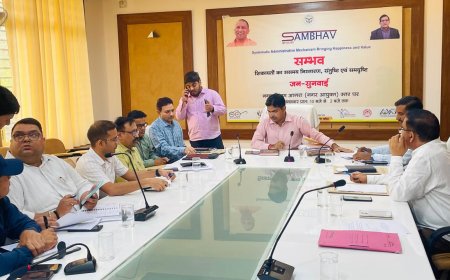 केबल डालते समय तोड़ दी पाइप लाइन,  सप्लाई तो ठप हुई ही, गंगाजल भी व्यर्थ बह रहा