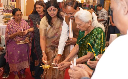 लखनऊ में चल रही क्राफ्ट्सरूटस प्रदर्शनी