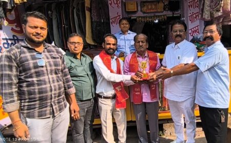 पंकज की ईमानदारी को लीडर्स आगरा ने सम्मान कर सराहा