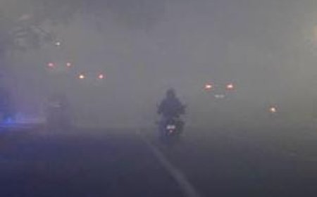 आगरा का मौसम रात अचानक बदला, 09 बजे ठंडी हवा चली, 11 बजे इलाके को धुंध ने आगोश में ले लिया