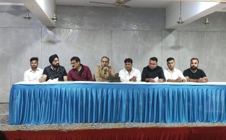 दो लड़कियां और एक लड़का आगरा के 20 जूता कारोबारियों को 15 करोड़ का चूना लगाकर गायब