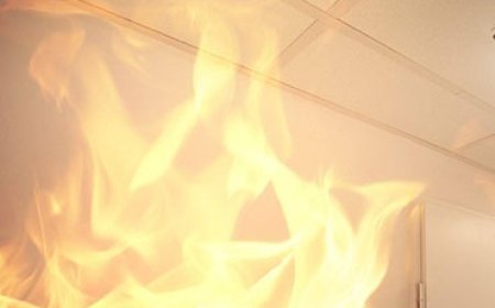 हाथी घाट पर धू धू कर जल उठा ट्रांसपोर्ट कंपनी का आफिस, लगा लंबा जाम