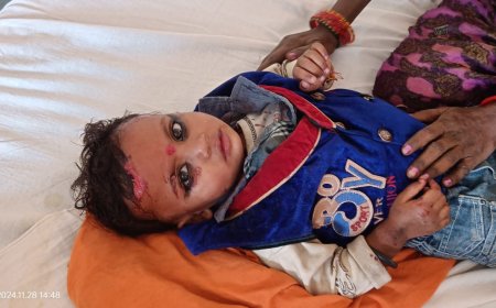 टेम्पो पलटा, बच्चे समेत छह चोटिल, पति ने डंडे से पीटकर पत्नी को अस्पताल पहुंचा दिया