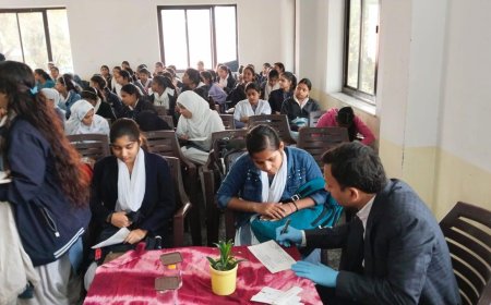 बैकुंठी की 400 छात्राओं ने कराया दांतों का परीक्षण