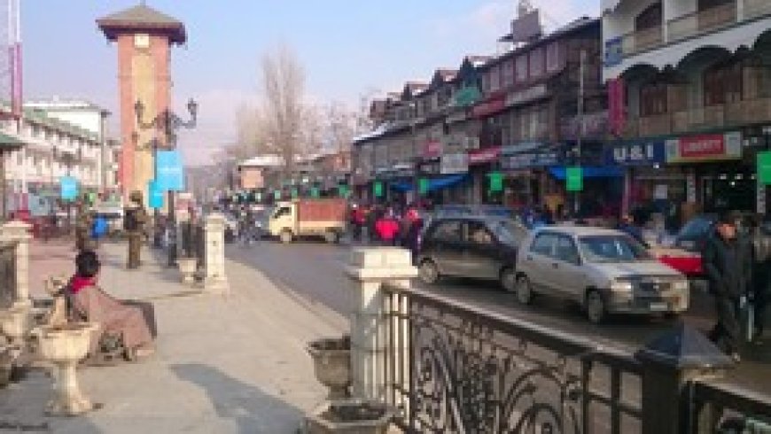 श्रीनगर के लाल चौक पर ग्रेनेड हमला, 12 घायल