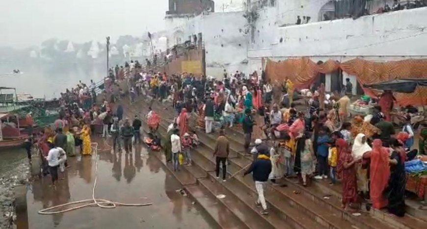 भैया दूज पर बटेश्वर की यमुना में यम द्वितीया पर भाई-बहन ने किया स्नान