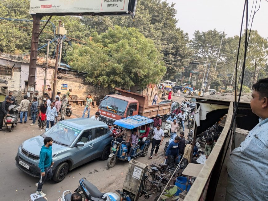 दीवानी के गेट नंबर तीन से नगर निगम ने हटवाईं ठेल और ढकेल