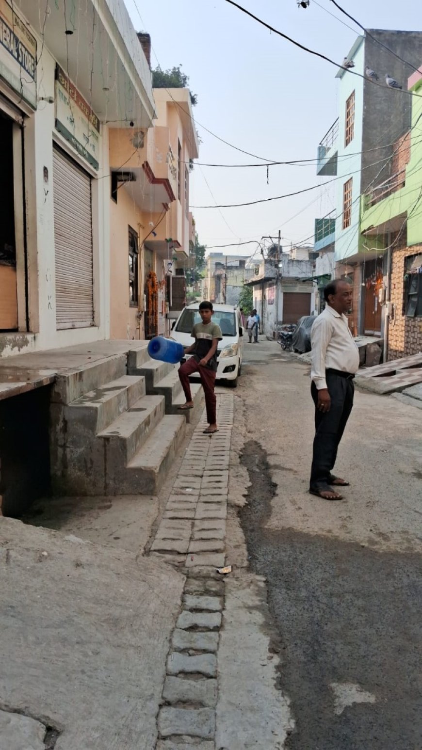 PHOTO SLIDE NEWS : नालों को आजाद कराओ सरकार, हम कहते हैं तो झगड़ा होता है! फोटोज में देखें ये लोग इतने नाराज क्यों हैं...