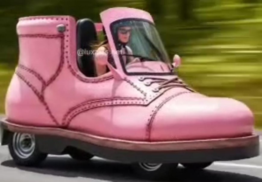 PHOTO SLIDE : किसी में लगी लिपिस्टिक, कोई परफ्यूम के आकार की, आगरा में आपके इर्द—गिर्द ये अजीब कारें दिखें तो चौंकिएगा मत!