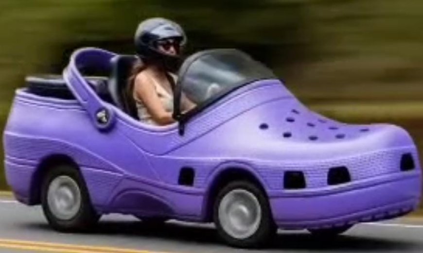 PHOTO SLIDE : किसी में लगी लिपिस्टिक, कोई परफ्यूम के आकार की, आगरा में आपके इर्द—गिर्द ये अजीब कारें दिखें तो चौंकिएगा मत!