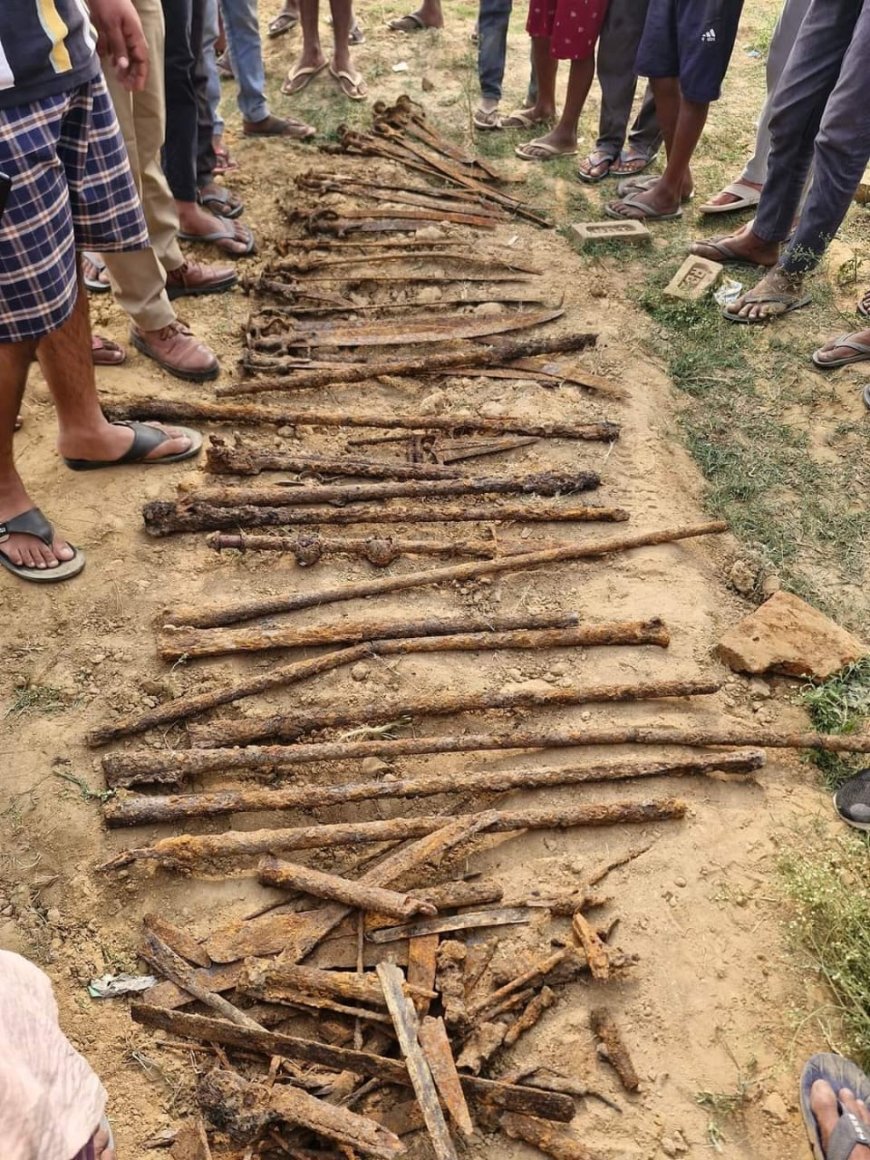 शाहजहांपुर में खेत से मिला प्राचीन शस्त्रों का जखीरा, क्या ये 1857  के क्रांतिकारियों के हैं?