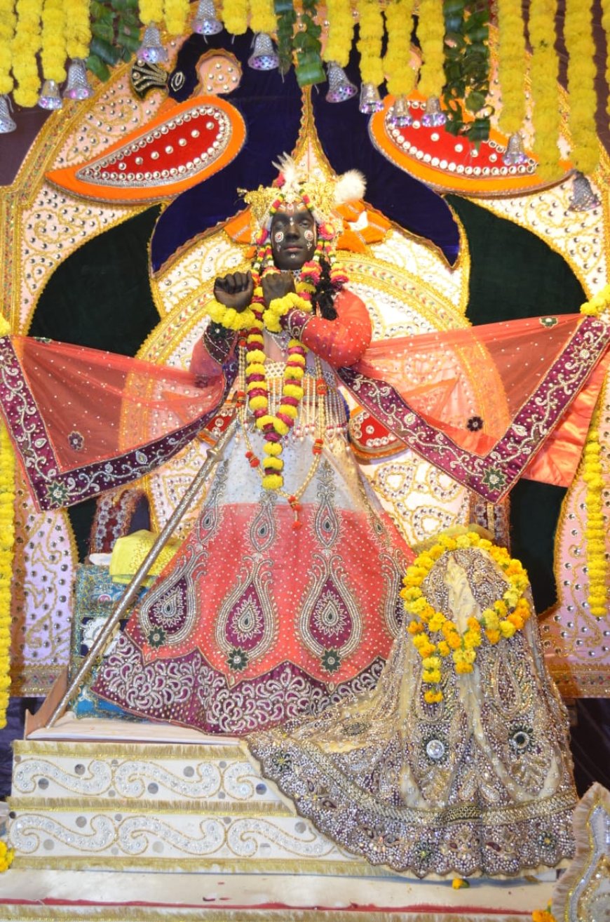 पहली बार श्रीकृष्ण लीला में प्रकट हुए हरिदास जी के बिहारी जी, गूंजे भक्तिमय पद संग फूलों की होली के भजन