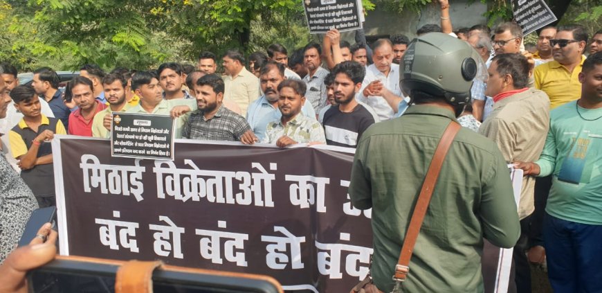 शहर के नामी मिठाई विक्रेताओं के प्रतिष्ठान सुबह से बंद, बेड़ई-जलेबी के तलबगार मायूस होकर लौटे