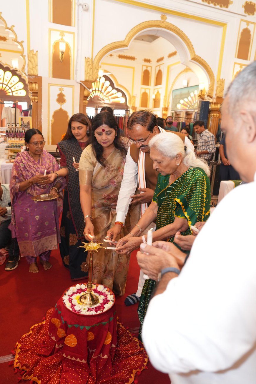 लखनऊ में चल रही क्राफ्ट्सरूटस प्रदर्शनी