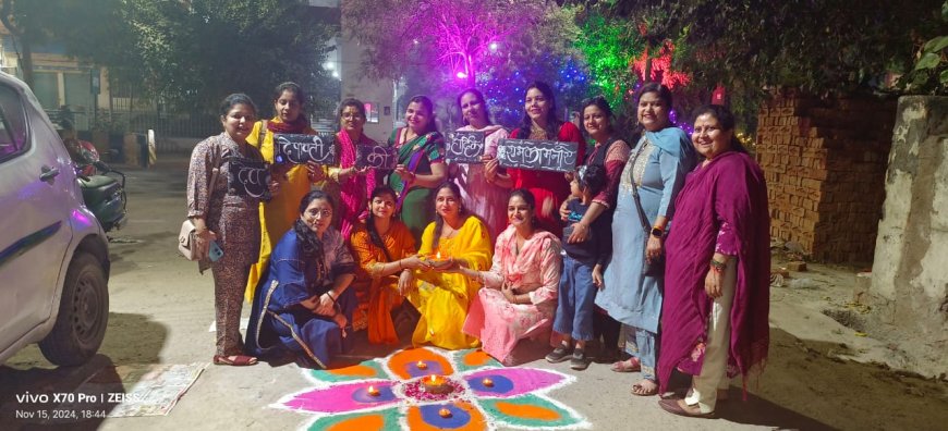 50 कॉलोनियों की महिलाओं ने सड़कों के किनारे जलाए दीप, देव दीपावली पर दीपमालिका से जगमगाया दयालबाग