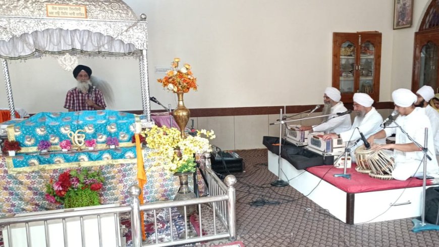 सतगुरु नानक प्रगटिआ, मिटी धुंध जगि चानणु होआ