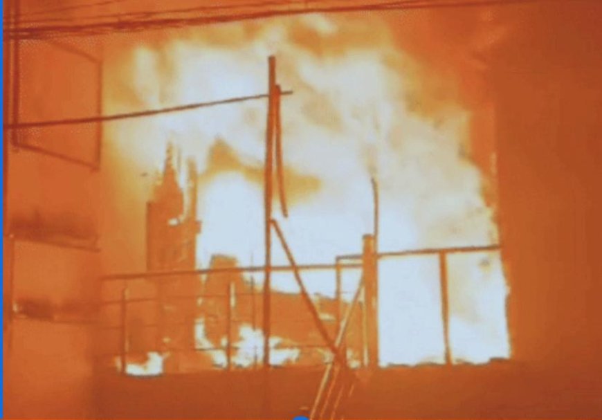 नामनेर में कच्ची दुकानों में तेज धमाके के साथ लगी आग, डरे लोग घरों से बाहर निकले 