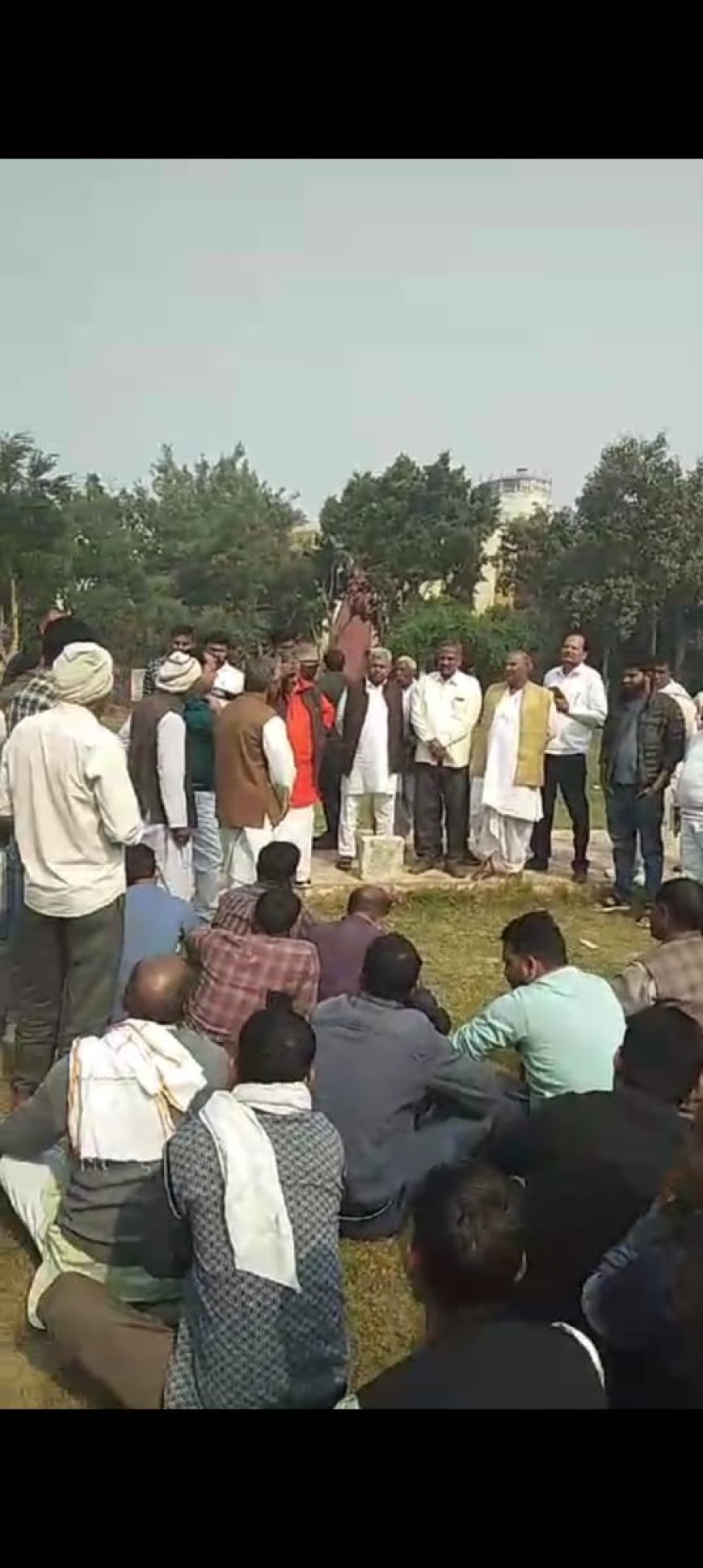 विवि की कौनसी गलती पर विधायक चौधरी बाबूलाल को गुस्सा आ गया, छात्रों संग पहुंचे कुलपति आवास