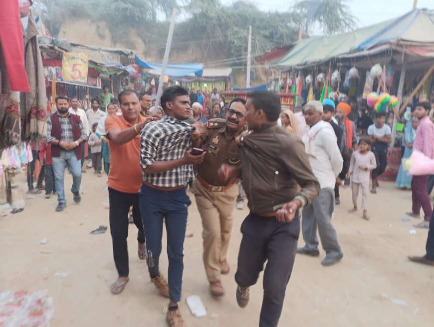 बाह सर्किल में संघर्ष की कई घटनाएं, 13 घायल, किशोर को चपेट मारने वाले ट्रक में तोड़फोड़, ड्राइवर की धुनाई