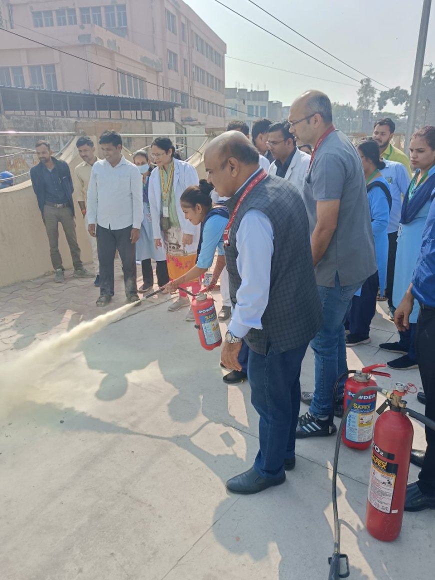 एसएन में डाक्टरों और स्टाफ को आग से बचाव की ट्रेनिंग दी गई
