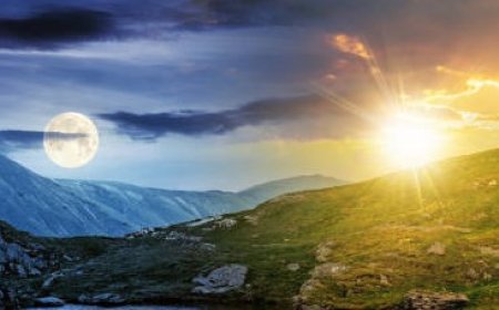 सूर्य और चंद्र का एक अजब संयोग बना है, वह भी आगरा में