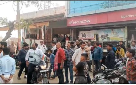 जरार में होंडा बाइक के शोरूम पर दबंगों का हमला, तोड़फोड़     