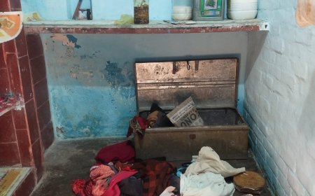 शाहपुर ब्राह्मण में चाचा-भतीजे के सूने घरों से लाखों की चोरी, पीछा करते लोगों पर पत्थर बरसाकर भाग गए चोर