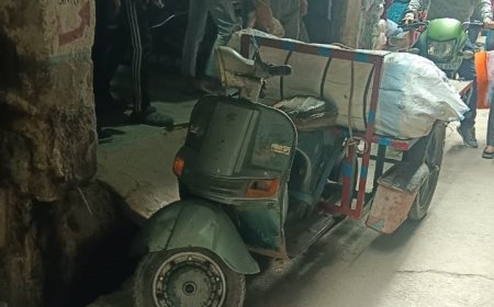 जुगाड़ के ये मालवाहक वाहन किसी अफसर को दिखते नहीं जो शहर में बेरोकटोक फर्राटा भर रहे हैं?