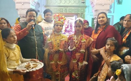 वजीरपुरा के सीताराम मंदिर में सीता-राम विवाह महोत्सव में गाये गये मंगल गीत