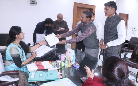 गंगाजल हमें क्यों नहीं, पचासों कॊलोनियों के लिए कमिश्नर के पास पहुंचे वायु विहार रोड के लोग