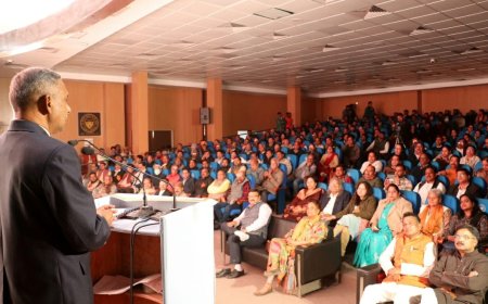 कट्टरपंथियों को समझाना जरूरी कि हिंसा बंद न हुई तो बांग्लादेश का भविष्य अच्छा नहीं