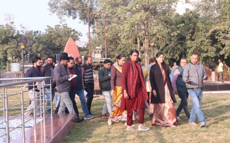 स्वीकृत मानचित्र के अनुरूप कार्य न होते देख मंडलायुक्त बिफरीं, जुर्माना ठोका 