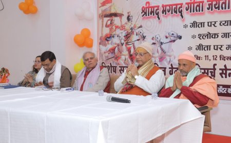 कर्म ही सबसे बड़ा धर्म है, गीता हमें यही सिखाती है      