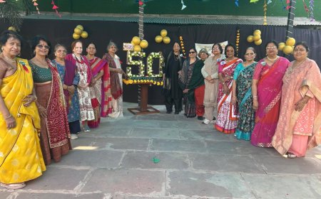 16 सखियों का अनोखा क्लब मना रहा प्रौढ़ावस्था का जश्न   