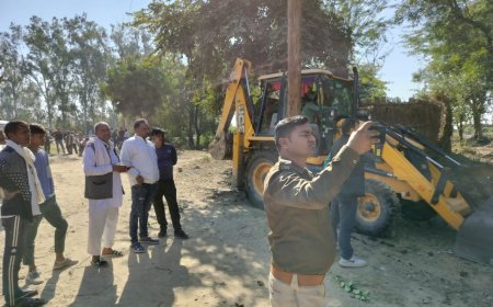 हाईवे किनारे की सरकारी जमीन पर कब्जा हो गया था, मुक्त करा ली   