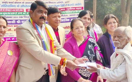 जैन दादाबाड़ी में बांटे गए पांच सौ मरीजों को चश्मे   