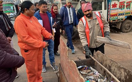 सुबह-सुबह शहर का मुआयना करने निकलीं मेयर   