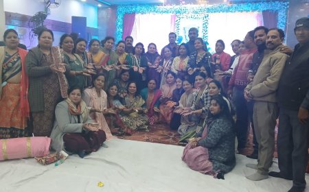 भक्तों ने खाटू धाम निशान यात्रा से पूर्व लगवाई श्याम नाम की मेहंदी      