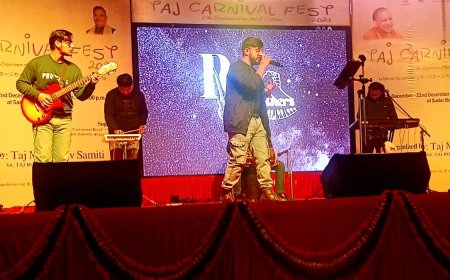 ताज कार्निवल फेस्ट: बॉलीवुड नाइट में आगरा के गायकों ने समां बांध दिया   