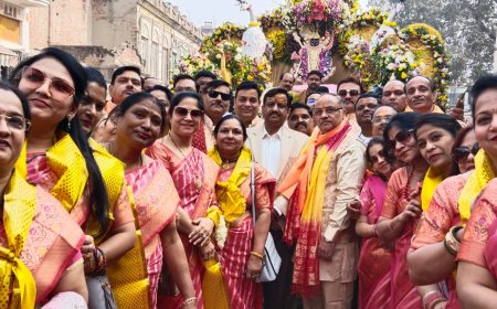 श्रीगिर्राज जी की भव्य झांकी संग बैंड बाजों की धुन पर निकली यात्रा   