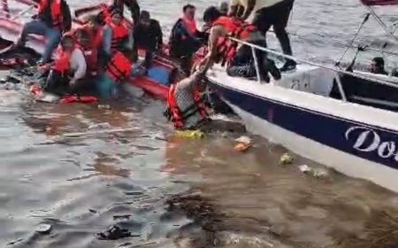 नौसेना के बोट से टकरा कर यात्री नाव पलटी, 13 लोग मरे 