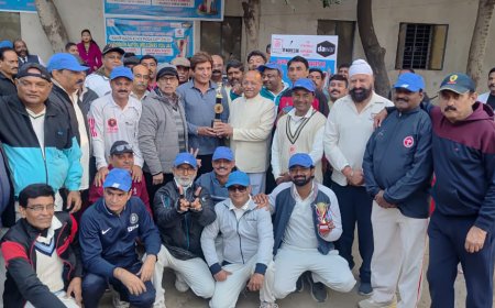 वेटरन क्रिकेटर्स का मैचः राज बब्बर और हंस ने बढ़ाया हौसला   