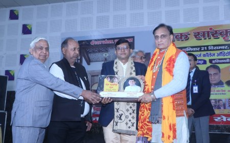 हरियाणा में आगरा के प्रोफेसर दिवाकर का हुआ सम्मान 