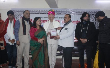 डॉ. शिव ओम अंबर को संतोष कुमार वर्मा काव्य रत्न सम्मान