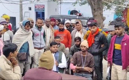 दरोगा ने इतने डंडे मारे कि बेहोश हो गया ऒटो चालक, थाने पर हंगामा   