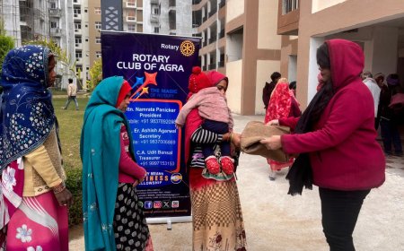 शीतलहर में रोटरी क्लब ने श्रमिकों को दिए कंबल   