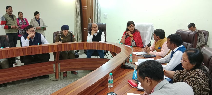 महिला आयोग अध्यक्ष ने की समीक्षा, नये महिला छात्रावासों के लिए सूची मांगी